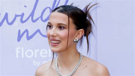 millie bobby brown purple outfit|Millie Bobby Brown just matched her outfit to her。